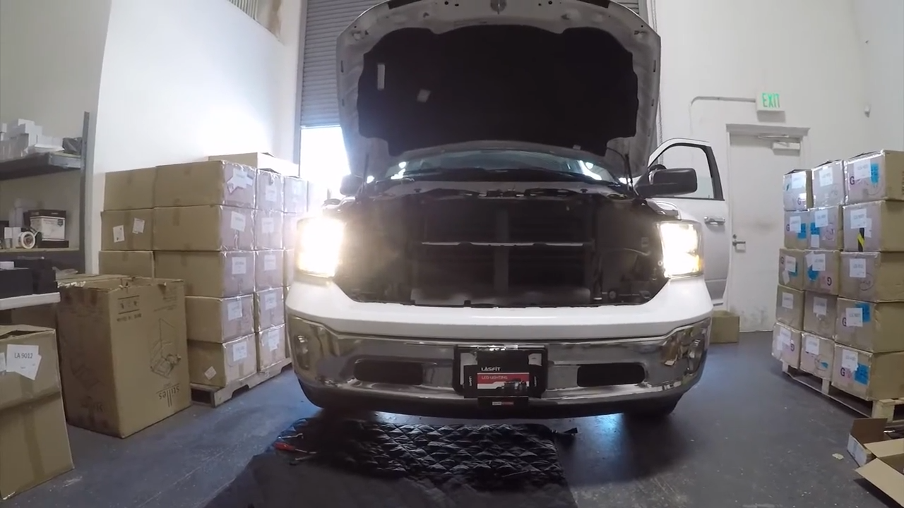 2017 dodge ram 1500 halogen headlights