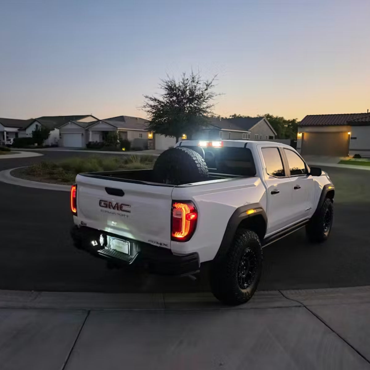 2023-2026 GMC Canyon cargo light