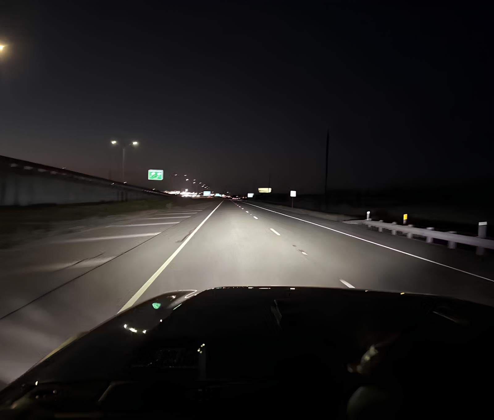 2024 Jeep Wrangler Headlight Bulbs2