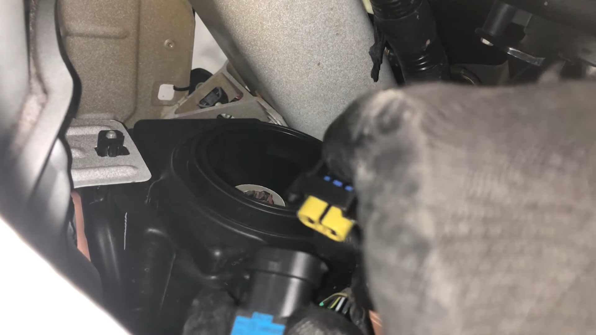 Disconnect the Halogen Bulb to the install Lasfit led headlights