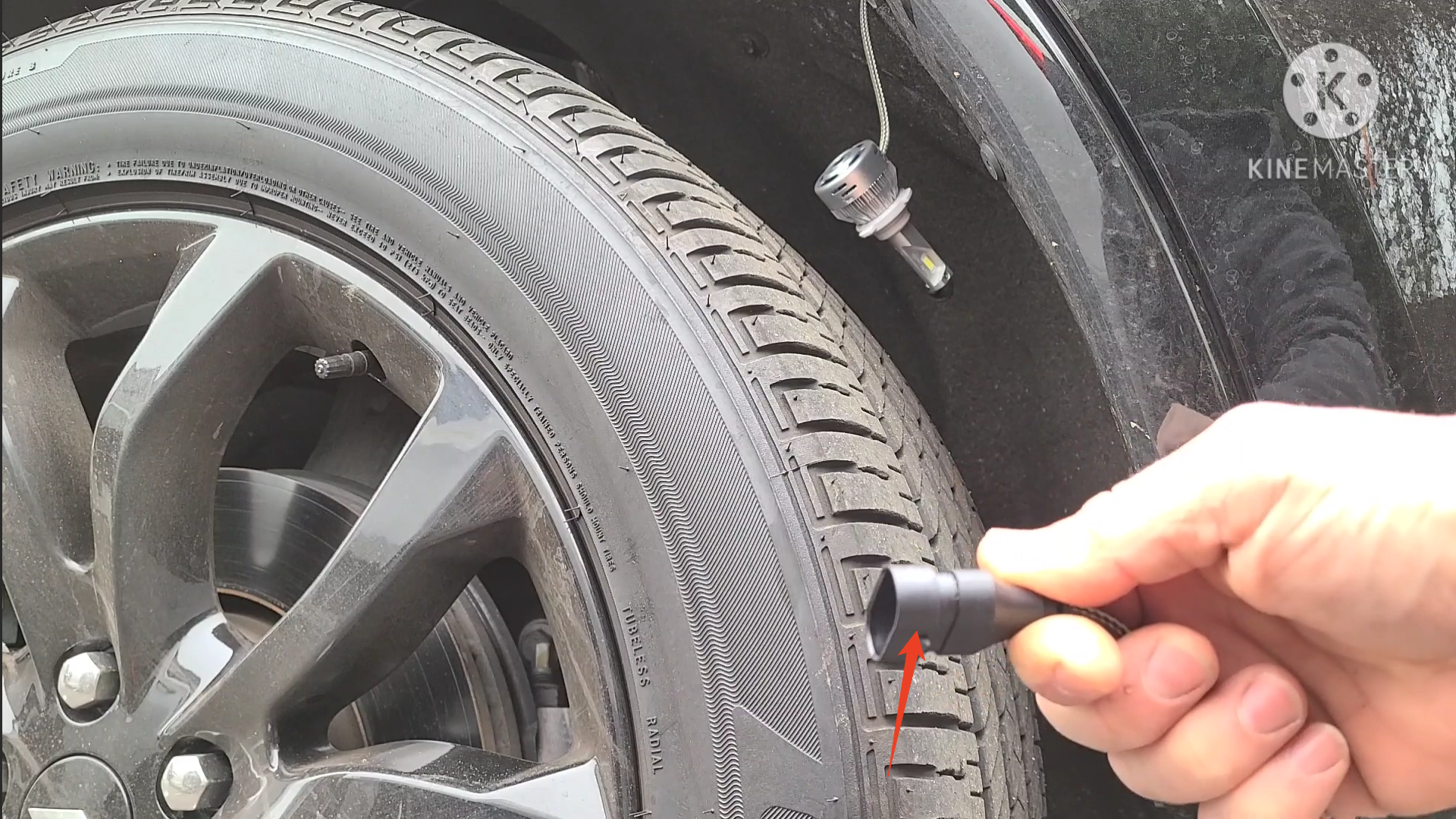 flip the black plug around and reconnect it