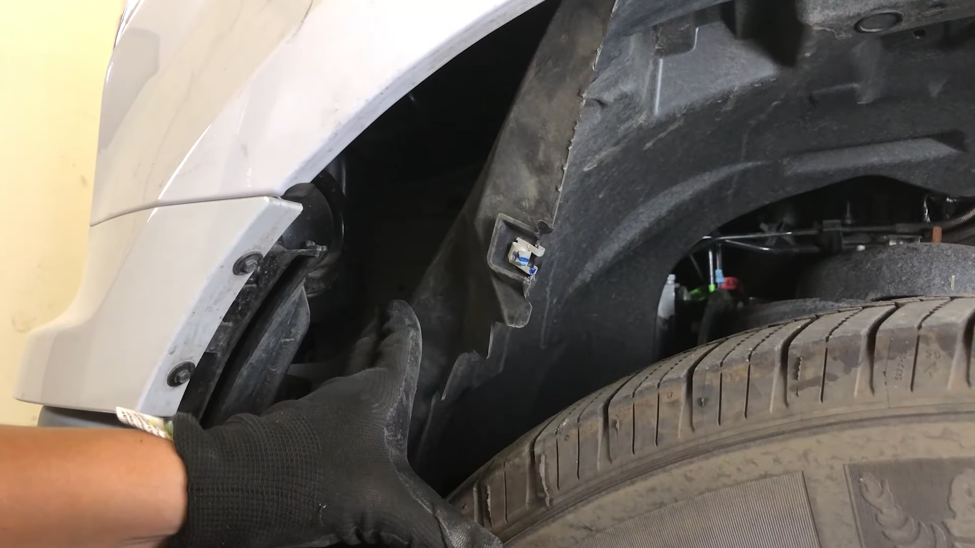 Take off the fender to the install Lasfit led headlights